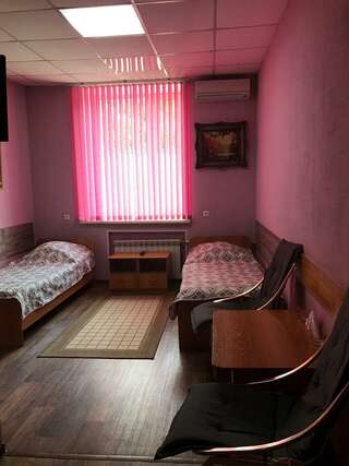 Гостиница Атлантик Барнаул Номер эконом с 2 односпальными кроватями-1