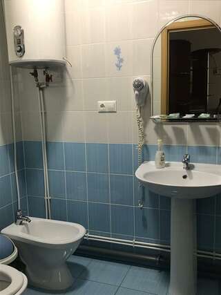 Гостиница Атлантик Барнаул Номер студия с 1 двуспальной кроватью-4