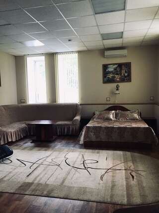 Гостиница Атлантик Барнаул Номер студия с 1 двуспальной кроватью-2