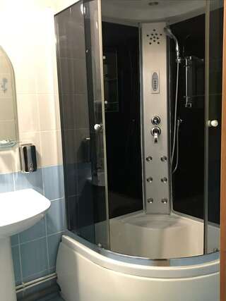 Гостиница Атлантик Барнаул Номер студия с 1 двуспальной кроватью-5