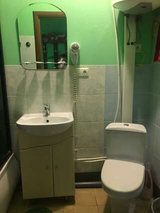 Гостиница Атлантик Барнаул Номер эконом с 2 односпальными кроватями-5